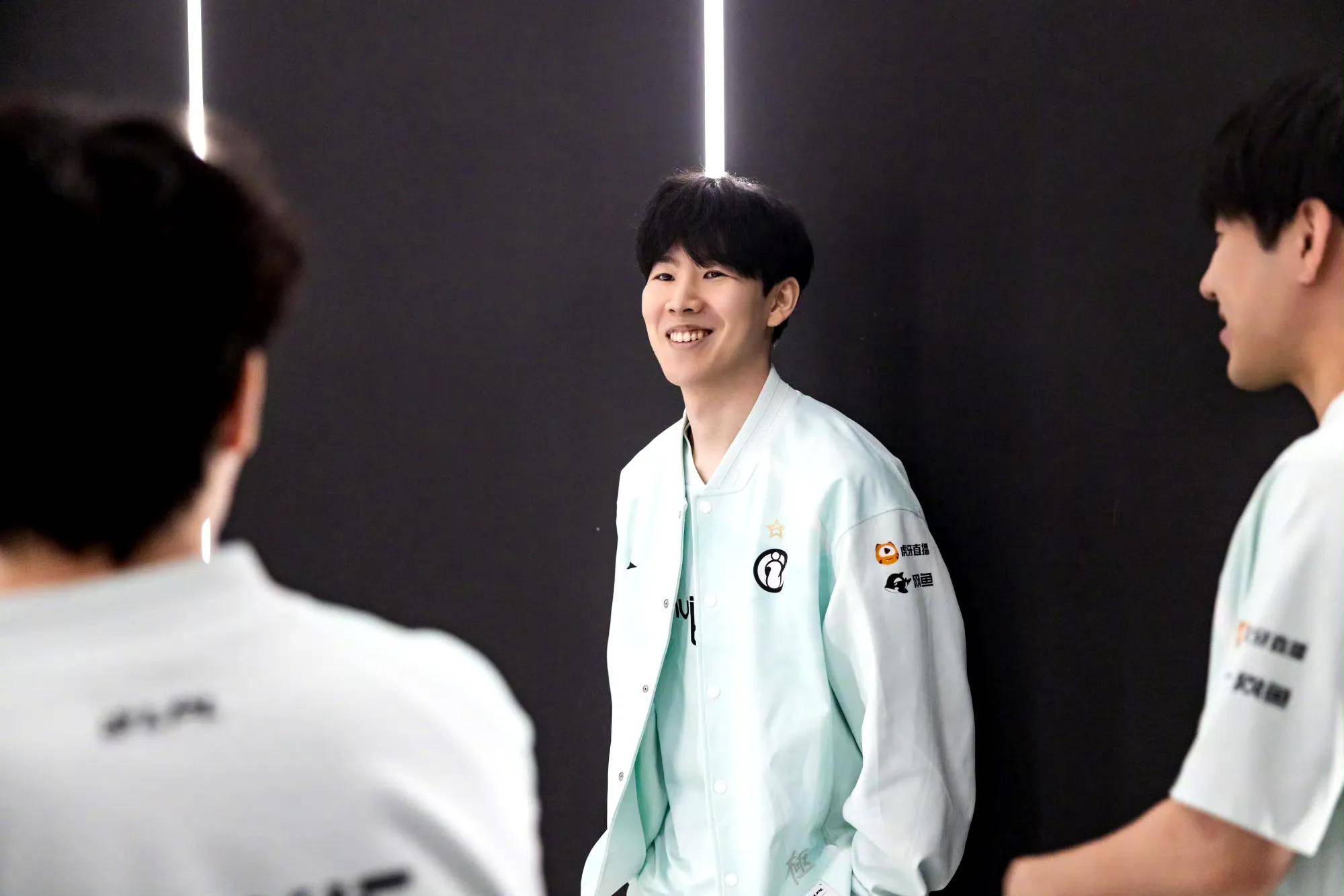 赞助曝光与 赞助曝光与